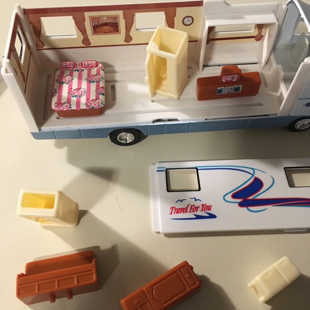 Toy RV. - Picture 2 of 3